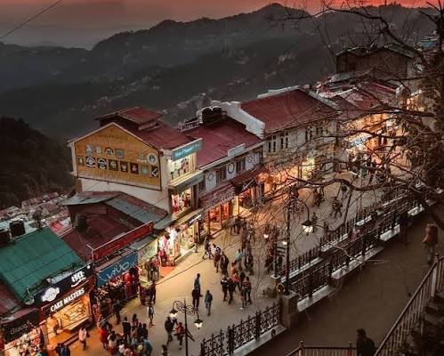 Manali Mall Road market street