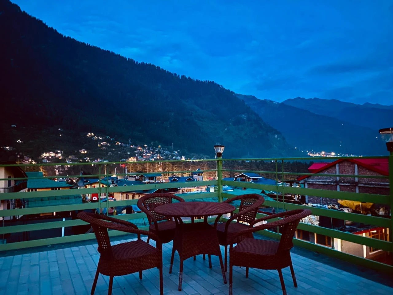 Vista Resort Manali - 3 star hotel in Manali with snowfall mountain views